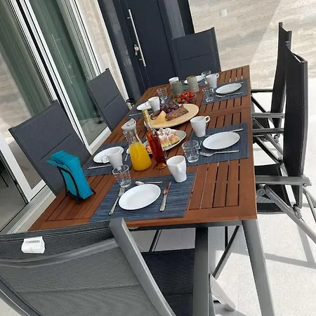Marena Vodice, Novo Grijanje Bazena! Villa *