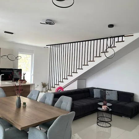 Marena S Bazenom, Villa Vodice