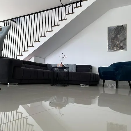 Marena S Bazenom, Vodice