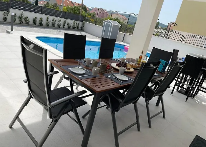 Marena Vodice, Novo Grijanje Bazena! Villa *