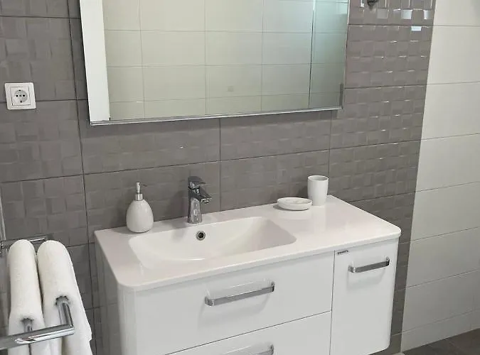 Marena Vodice, Novo Grijanje Bazena! 빌라