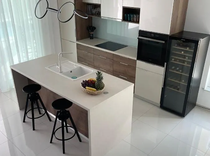 Marena Vodice, Novo Grijanje Bazena! Villa *