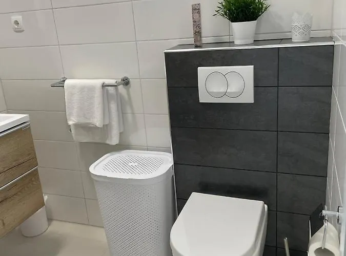 Marena Vodice, Novo Grijanje Bazena! 빌라