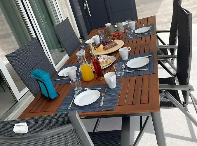 Marena Vodice, Novo Grijanje Bazena! Villa *