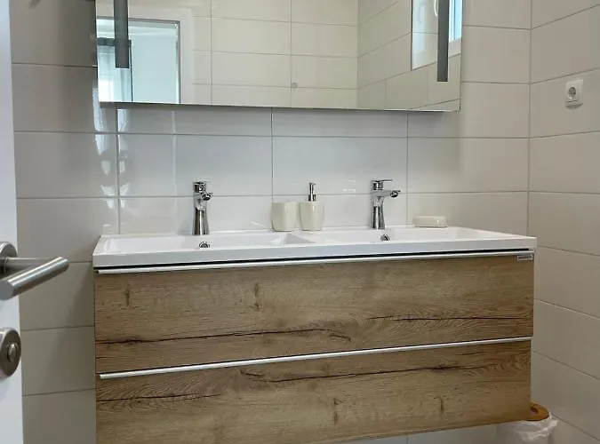 Marena Vodice, Novo Grijanje Bazena! Villa Vodice