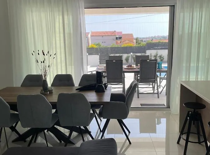 Marena Vodice, Novo Grijanje Bazena! Villa