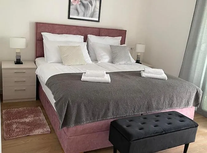 Marena Vodice, Novo Grijanje Bazena! Villa Vodice