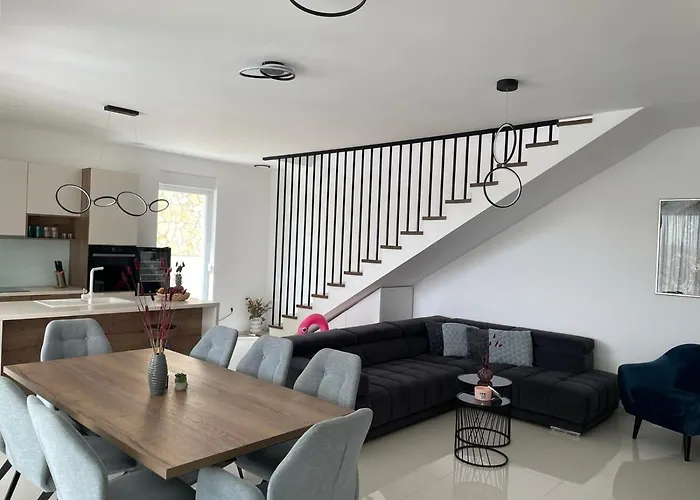 Marena Vodice, Novo Grijanje Bazena! Villa Vodice