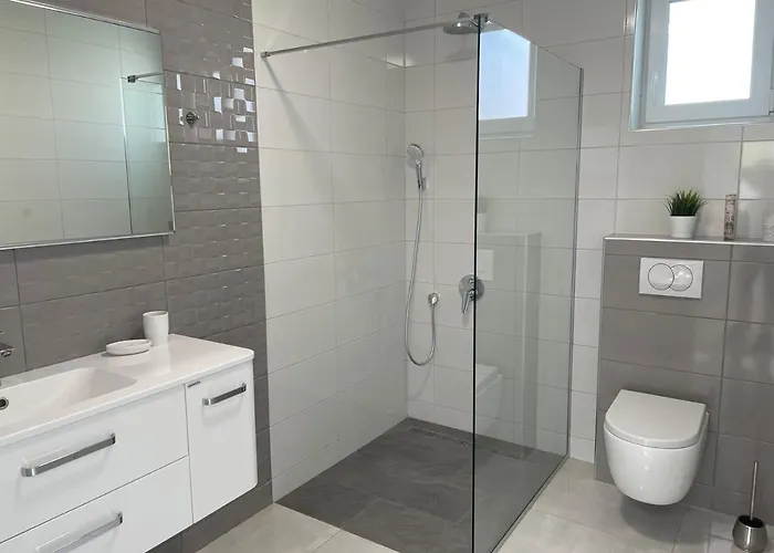 Villa Marena Vodice, Novo Grijanje Bazena!