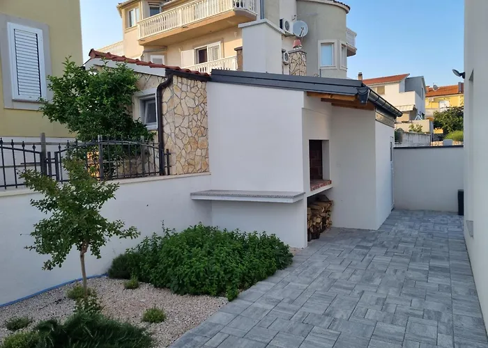 Marena Vodice, Novo Grijanje Bazena! Villa Vodice